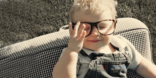 为什么孩子戴角膜塑型镜比戴框架镜好？
