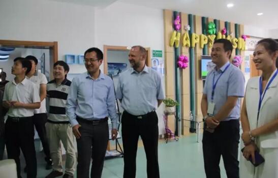 快讯丨德国蔡司公司专家组莅临哈尔滨普瑞眼科医院参观指