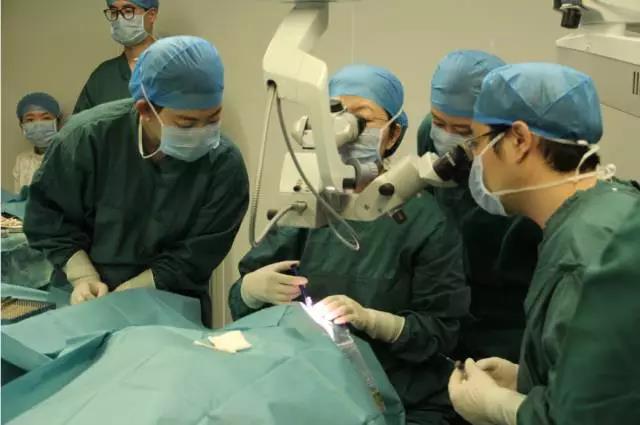 哈尔滨普瑞眼科实施首例三焦点晶体植入术