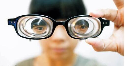 高度近视的危害有哪些？